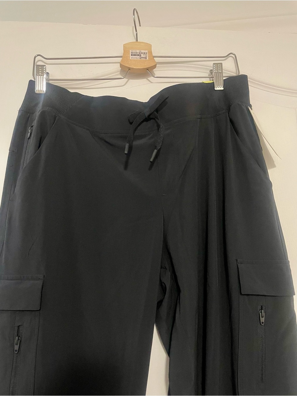 NWT All in Motion Black Cargo Jogger Pants with Zip Pockets, Size Large